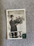 CPA Heureuse Année homme bouquet fleurs timbre France début XXe