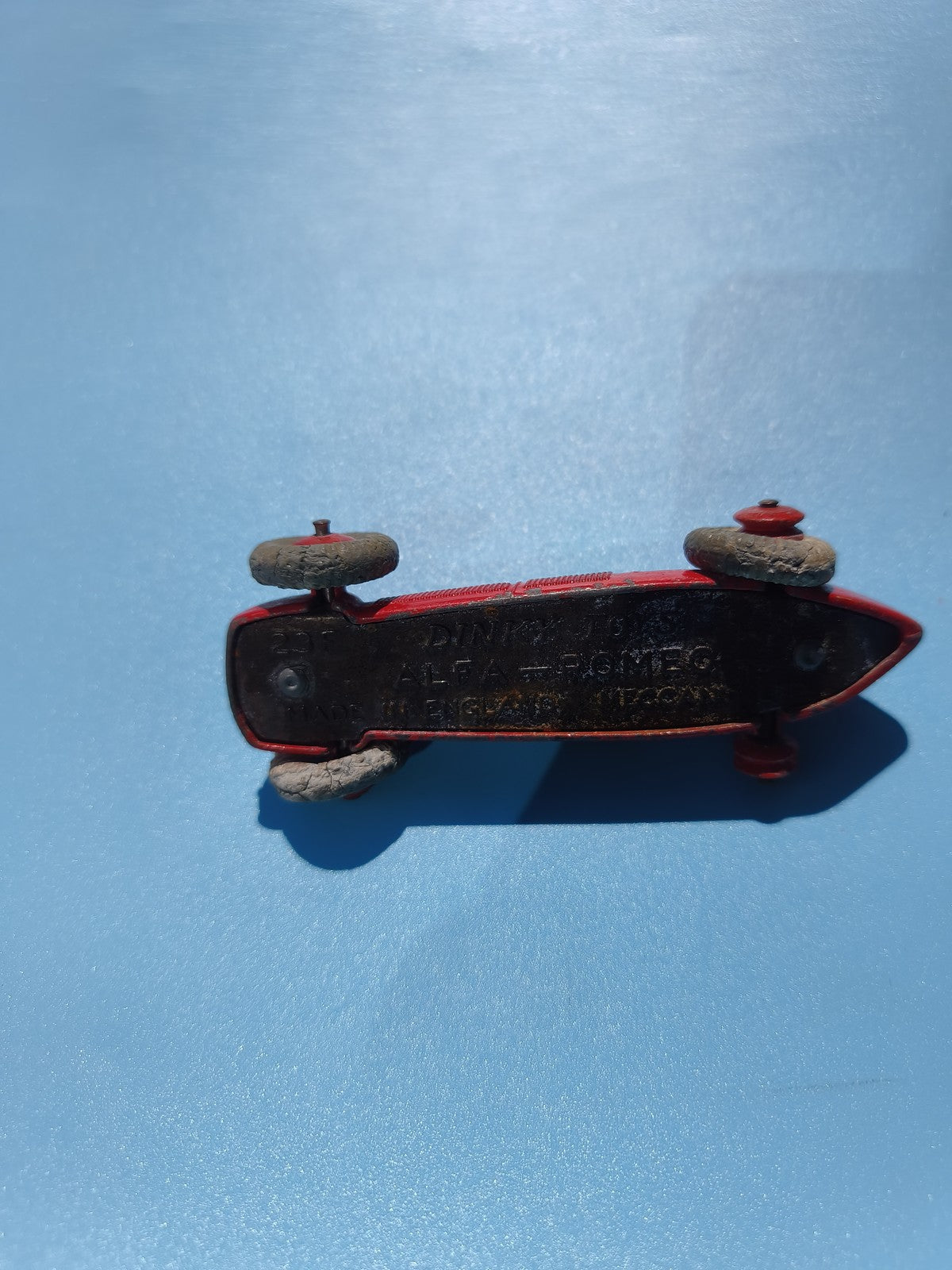 Dinky Toys Ferrari 23J Calandre Lisse 4 voiture miniature rouge pilote d?occasio