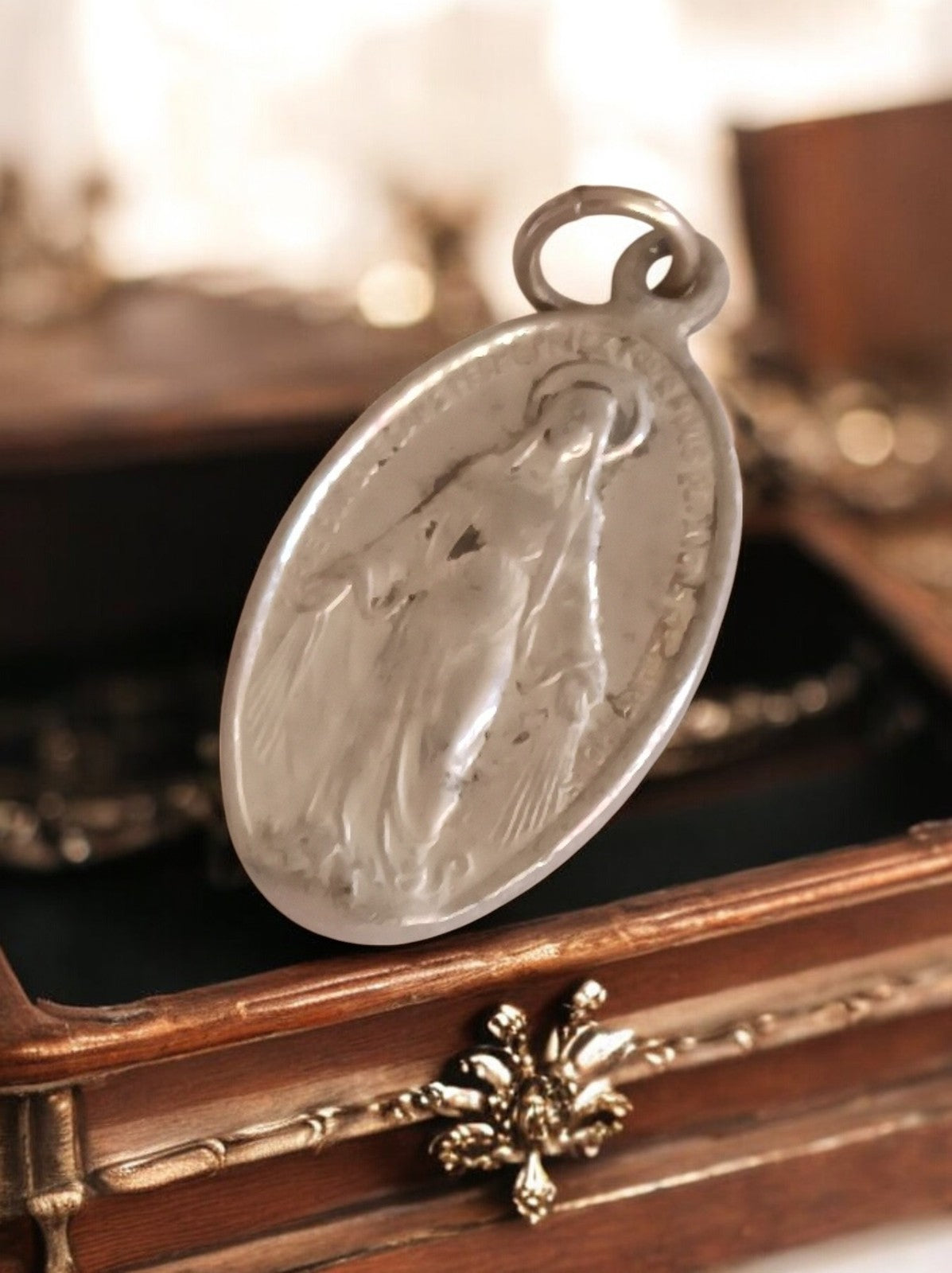 Médaille miraculeuse vintage métal argenté Vierge Marie pendentif religieux