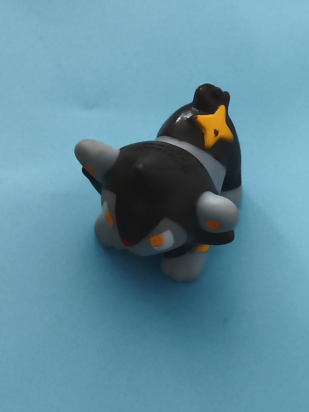 Figurine Pokémon Luxio finger puppet noir gris jaune jouet mini figurine