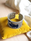 Bracelet manchette vintage motif bleu style moderniste, métal argenté