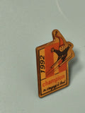 Vintage pin's Champion 1992 skieur ? Collection sport rétro (Ref 5)