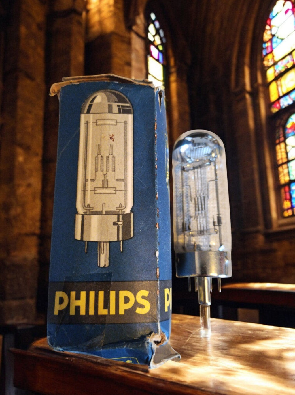 Lampe radio vintage Philips avec boîte, tube électronique ancien, non testée