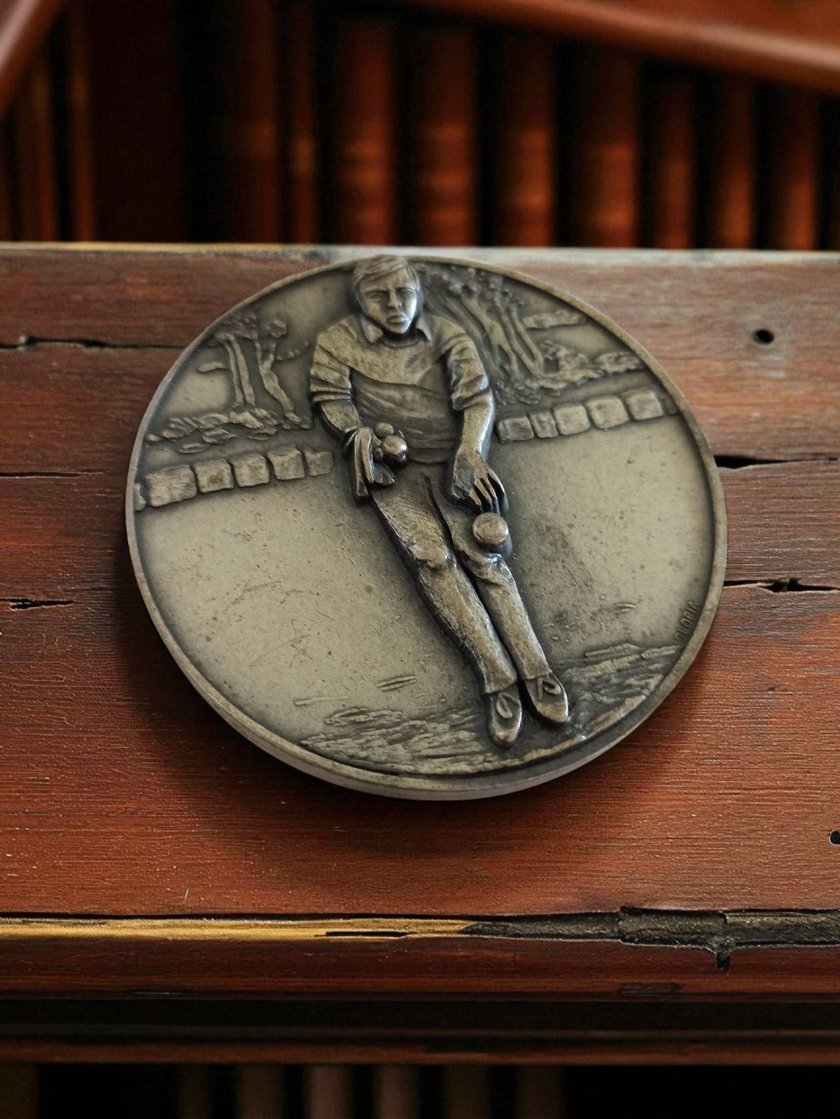 Médaille bronze vintage pétanque relief joueur rétro accessoire décoratif