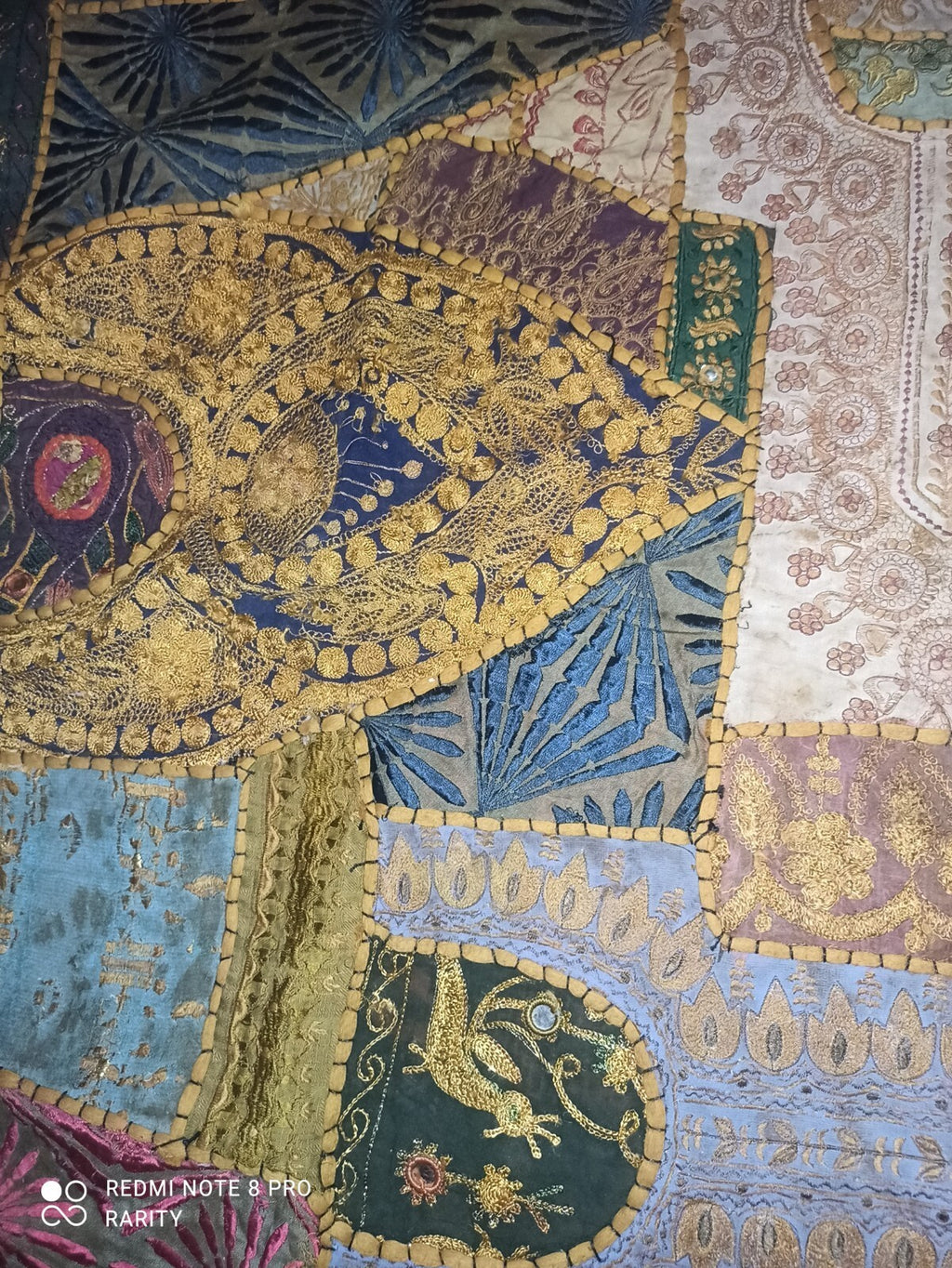 Tapis mural ancien indien Tangka brodé miroirs patchwork multicolore déco