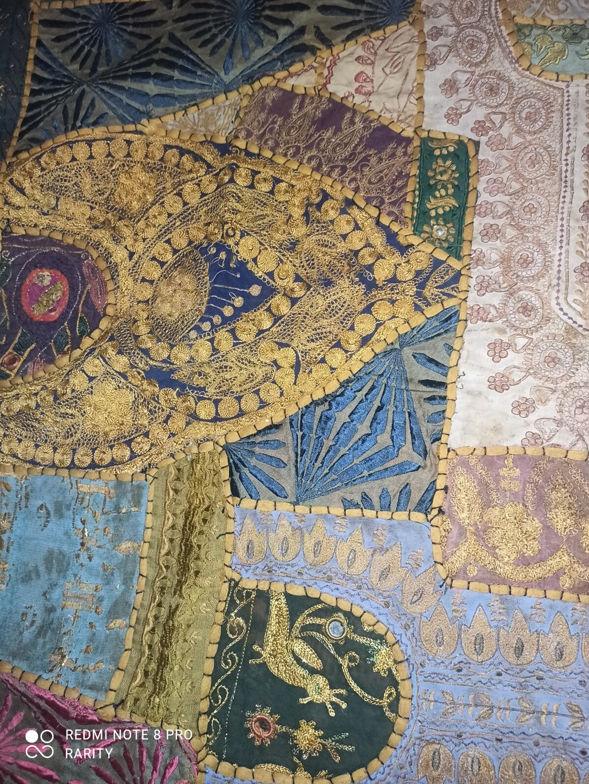 Tapis mural ancien indien Tangka brodé miroirs patchwork multicolore déco