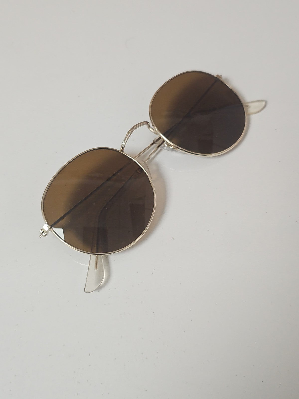 Paire de lunettes unisexe GÉNÉRIQUE d'occasion, monture classique confortable