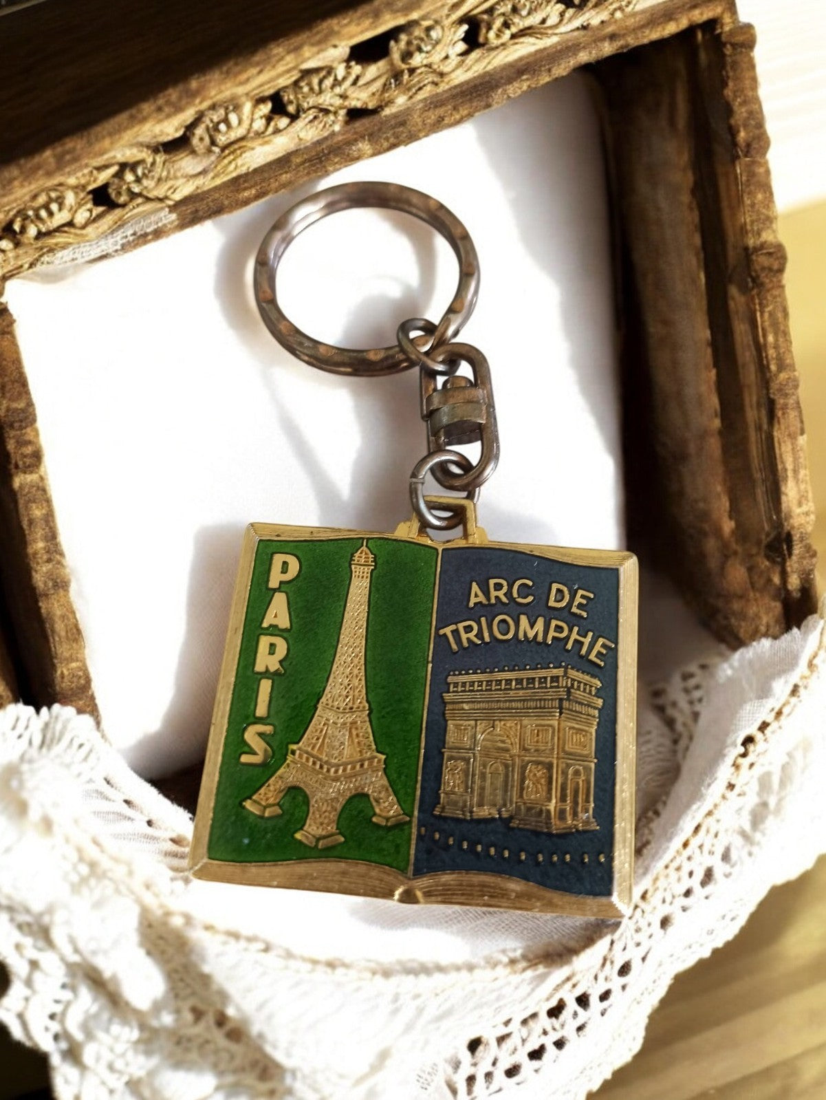 Porte-clés vintage Paris Arc de Triomphe Tour Eiffel émaillé souvenir rétro
