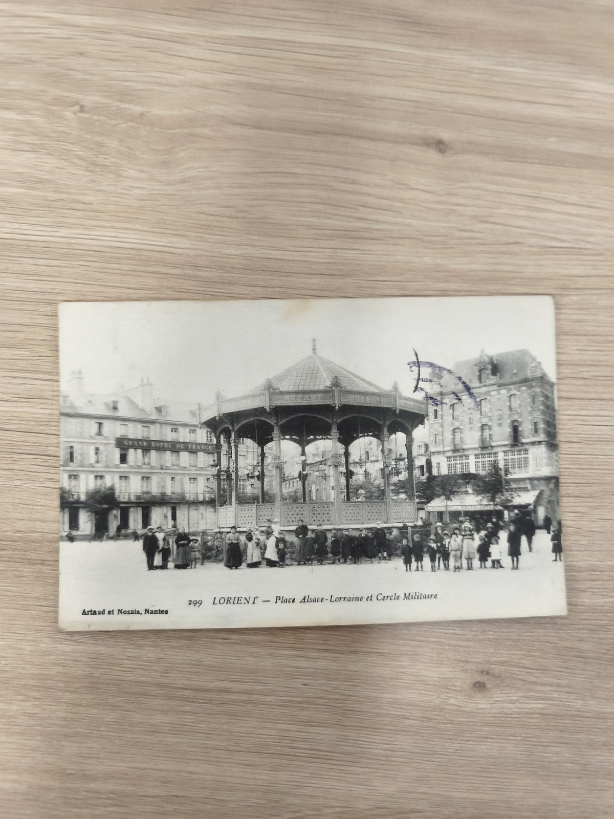 Ancienne carte postale CPA Lorient Place Alsace-Lorraine kiosque cercle militair