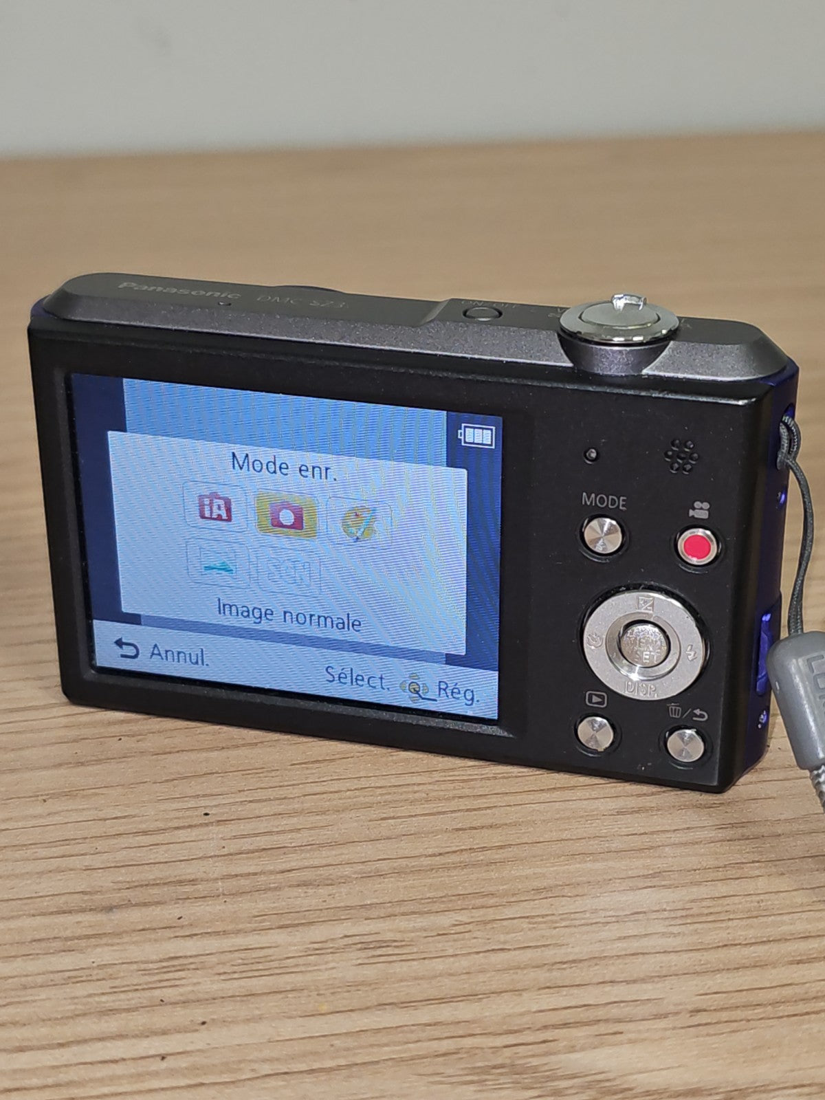 Appareil photo numérique compact Panasonic LUMIX DMC-SZ3 fonctionnel ss chargeur