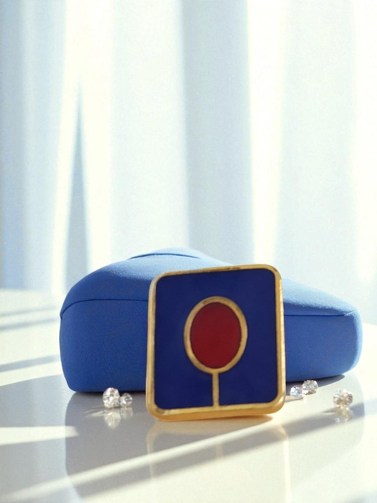 Pin's publicitaire vintage émail rouge blanc bleu, carré, style années 80