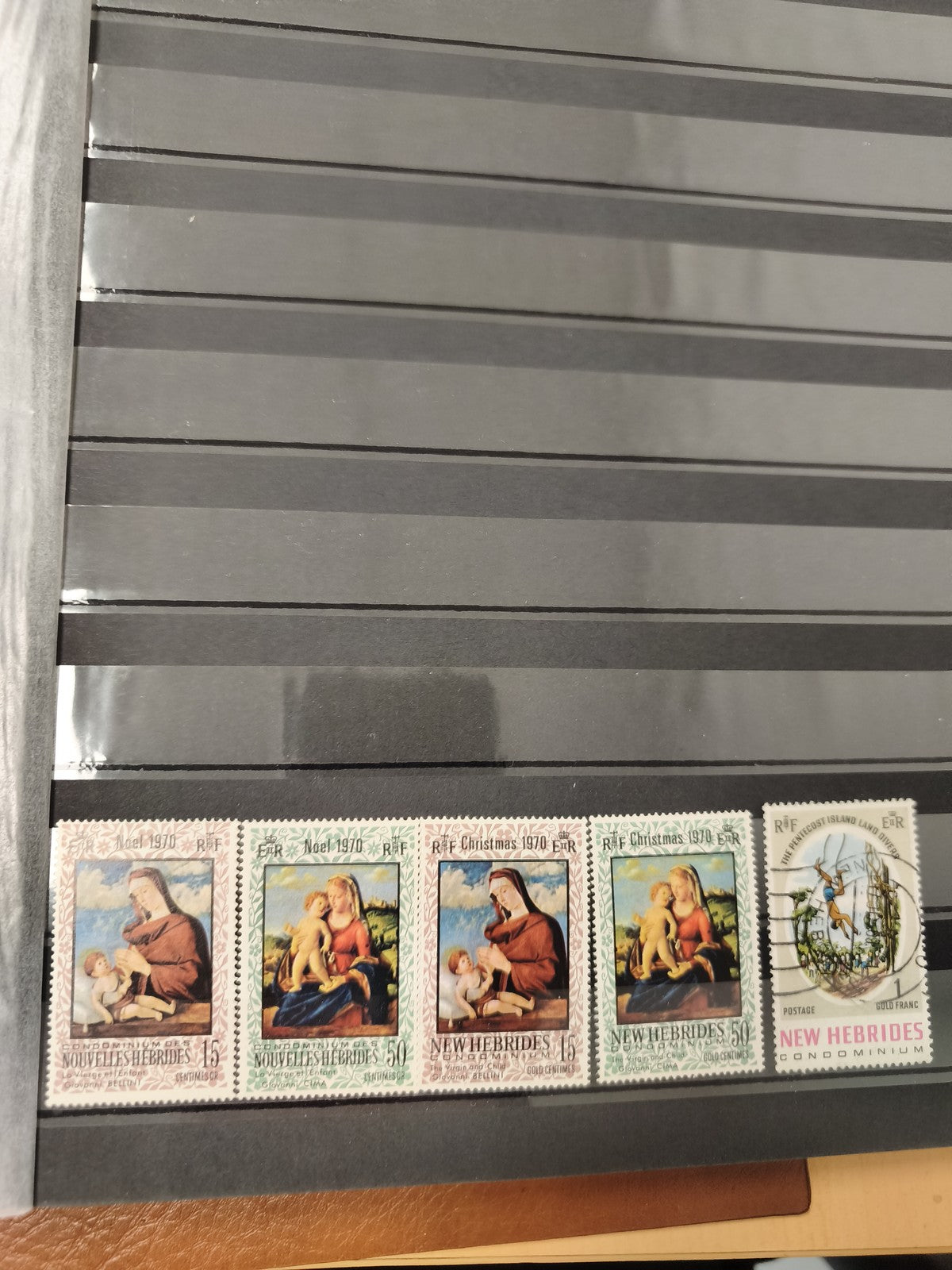 Lot timbres Nouvel-Hébrides Noël 1970 et 1F, motifs religieux et paysage