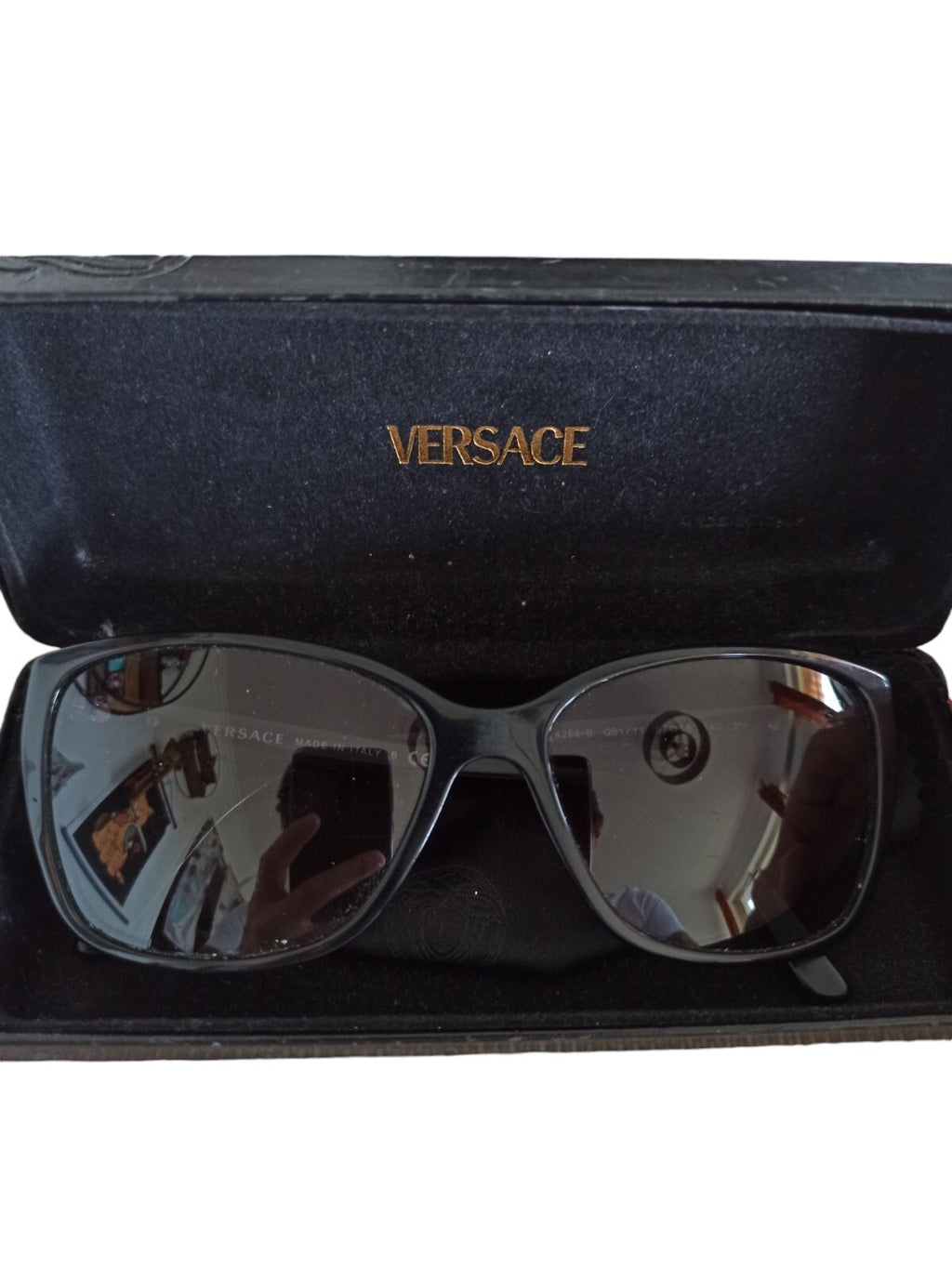 Lunettes de soleil Versace femme noir avec étui et lingette, logo visible