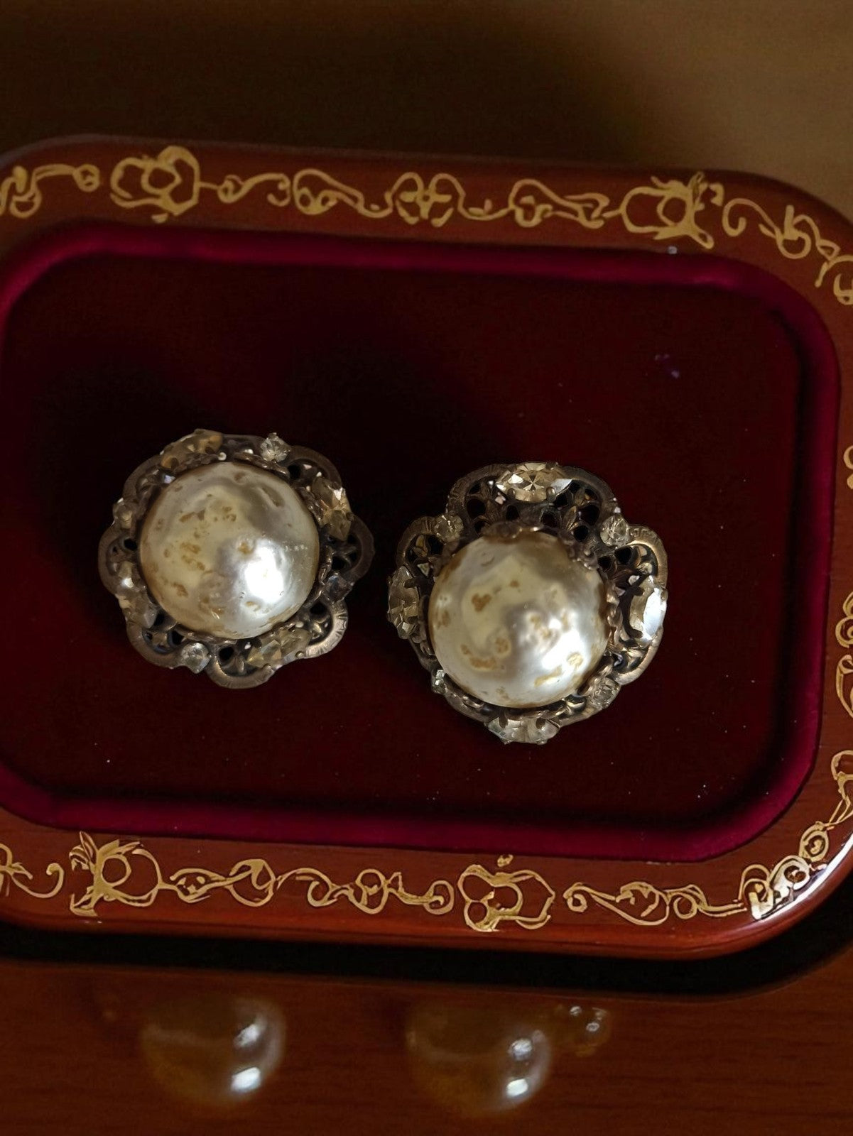 Paire de boucles d?oreilles ancienne vintage rétro milieu XXe pour collectionneu