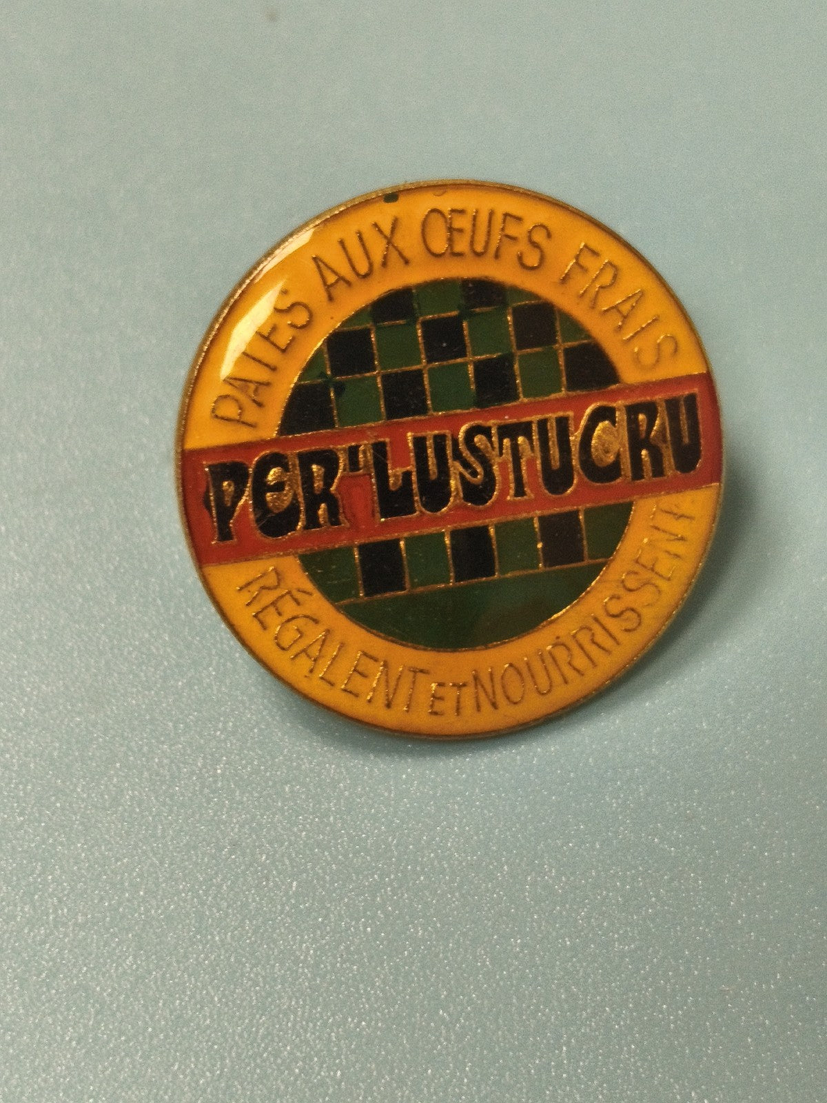 Vintage pin's Lustucru rond émaillé, publicité pâtes aux ?ufs frais, rétro