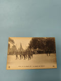 Ancienne carte postale 14 juillet 1917 revue militaire drapeau Chasseurs vintage