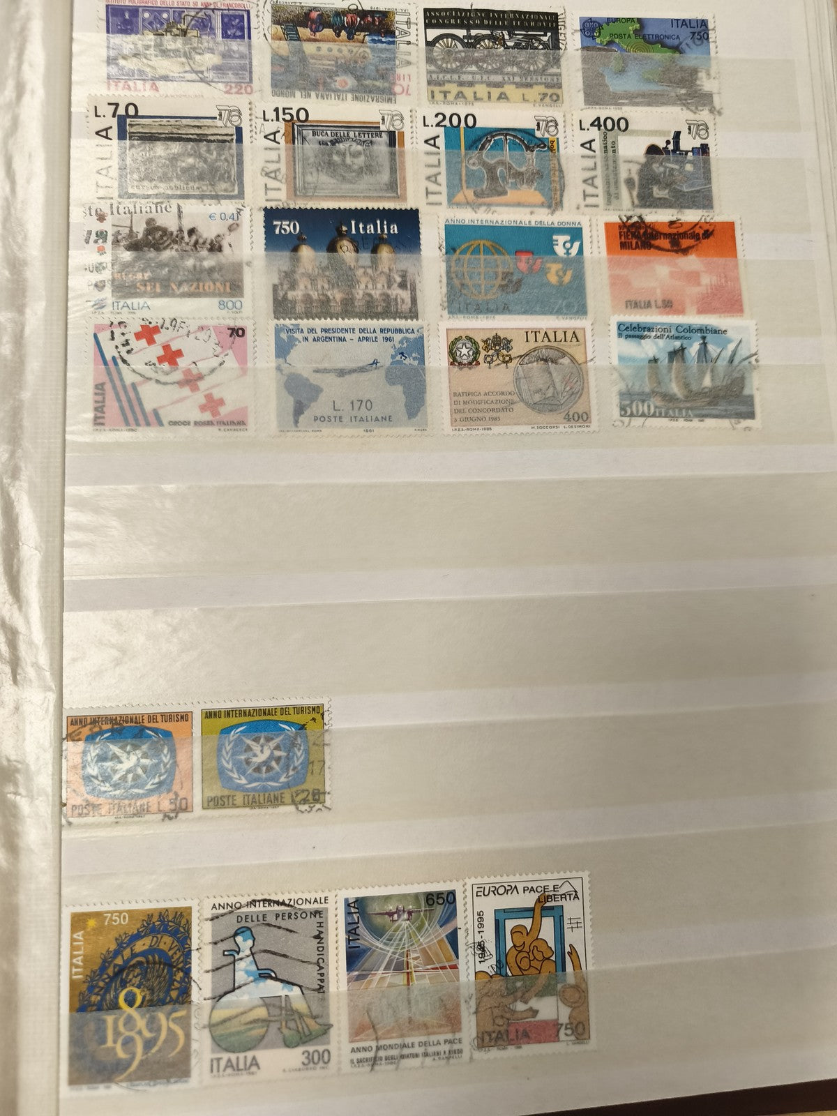Lot de timbres philatélie Italie divers motifs et couleurs (support non inclus)