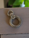 Pendentif vintage rond métal fleur années 50 bijou rétro deadstock