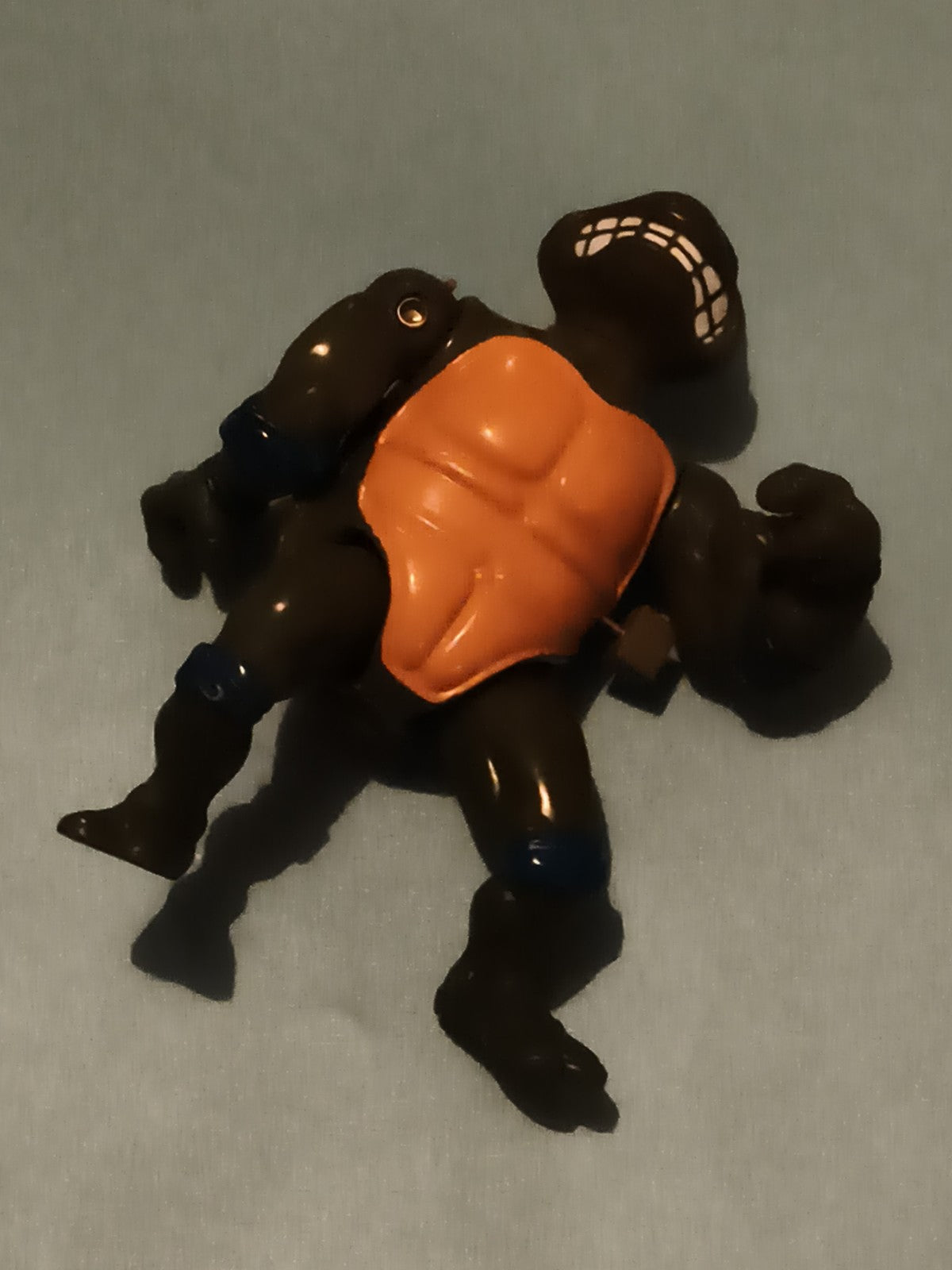 Figurine articulée Tortue Ninja noire plastron orange TMNT mutant jouet vintage