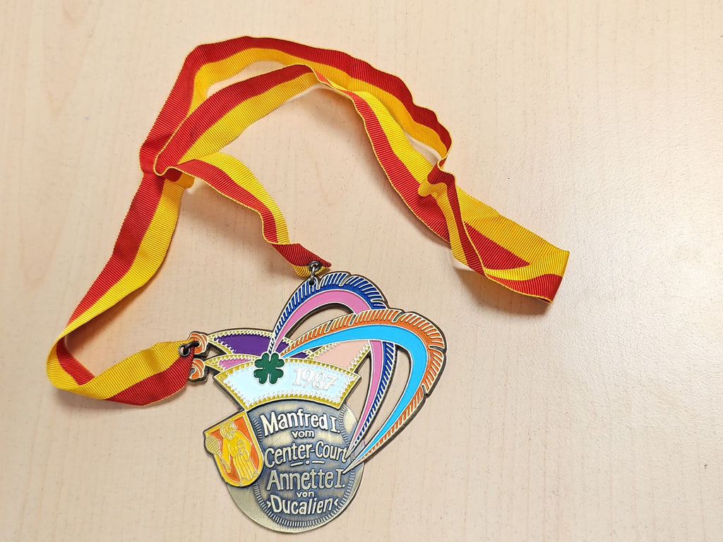 Médaille ancienne vintage Manfred I Center Court Annette I Ducalien collection