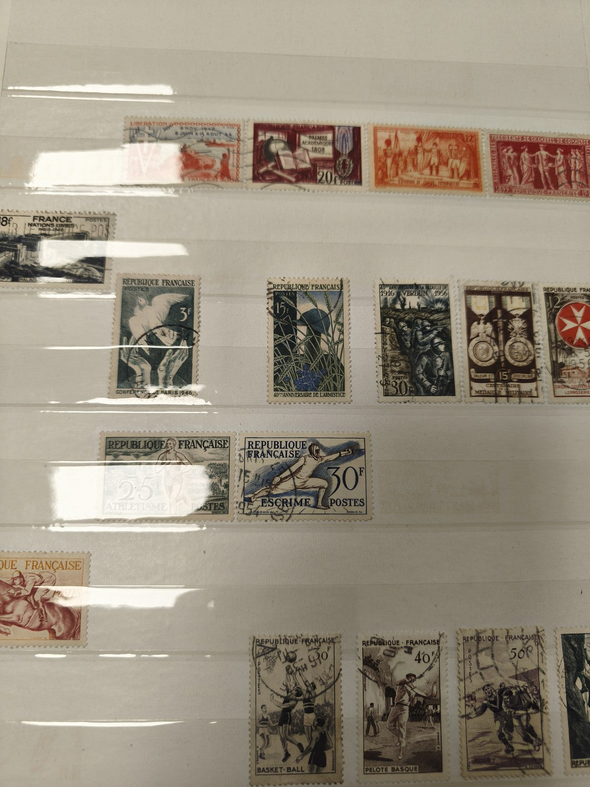 Lot anciens timbres oblitérés France thématiques sport, histoire et art, collect