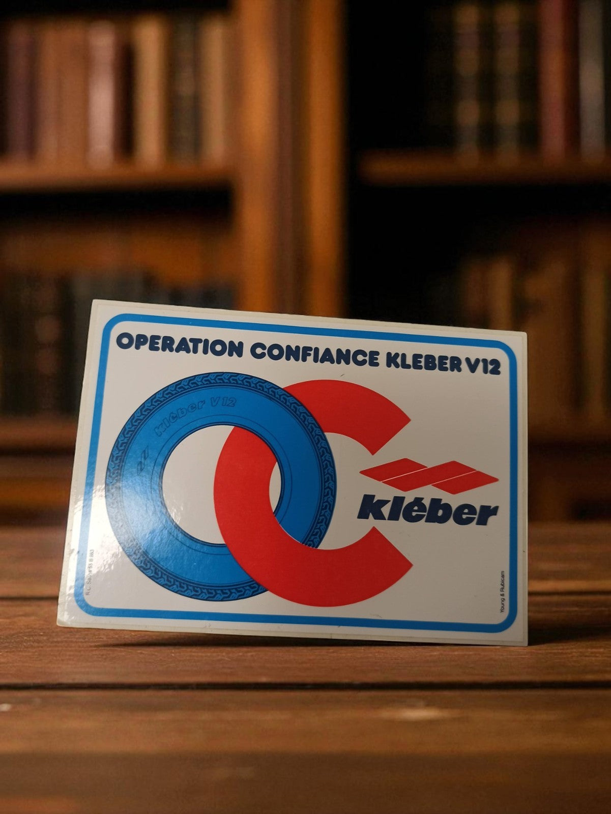 Autocollant publicitaire Kléber Opération Confiance V12 vintage rétro auto