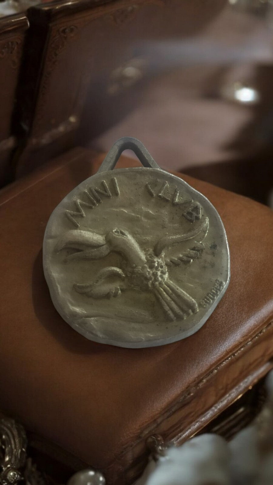 Médaille vintage Club Med MINI CLUB relief oiseau badge souvenir voyage