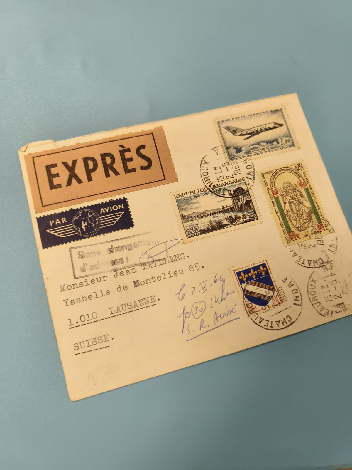 Ancienne enveloppe Exprès Par Avion avec timbres oblitérés France Suisse philaté