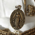 Pendentif ancien médaille Vierge Marie ovale priez pour nous conçue sans péché