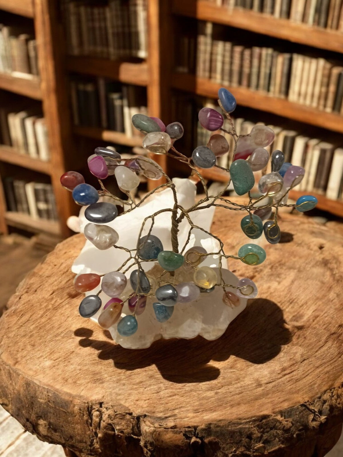 Arbre décoratif vintage en pierres naturelles sur base minérale, sculpture artis