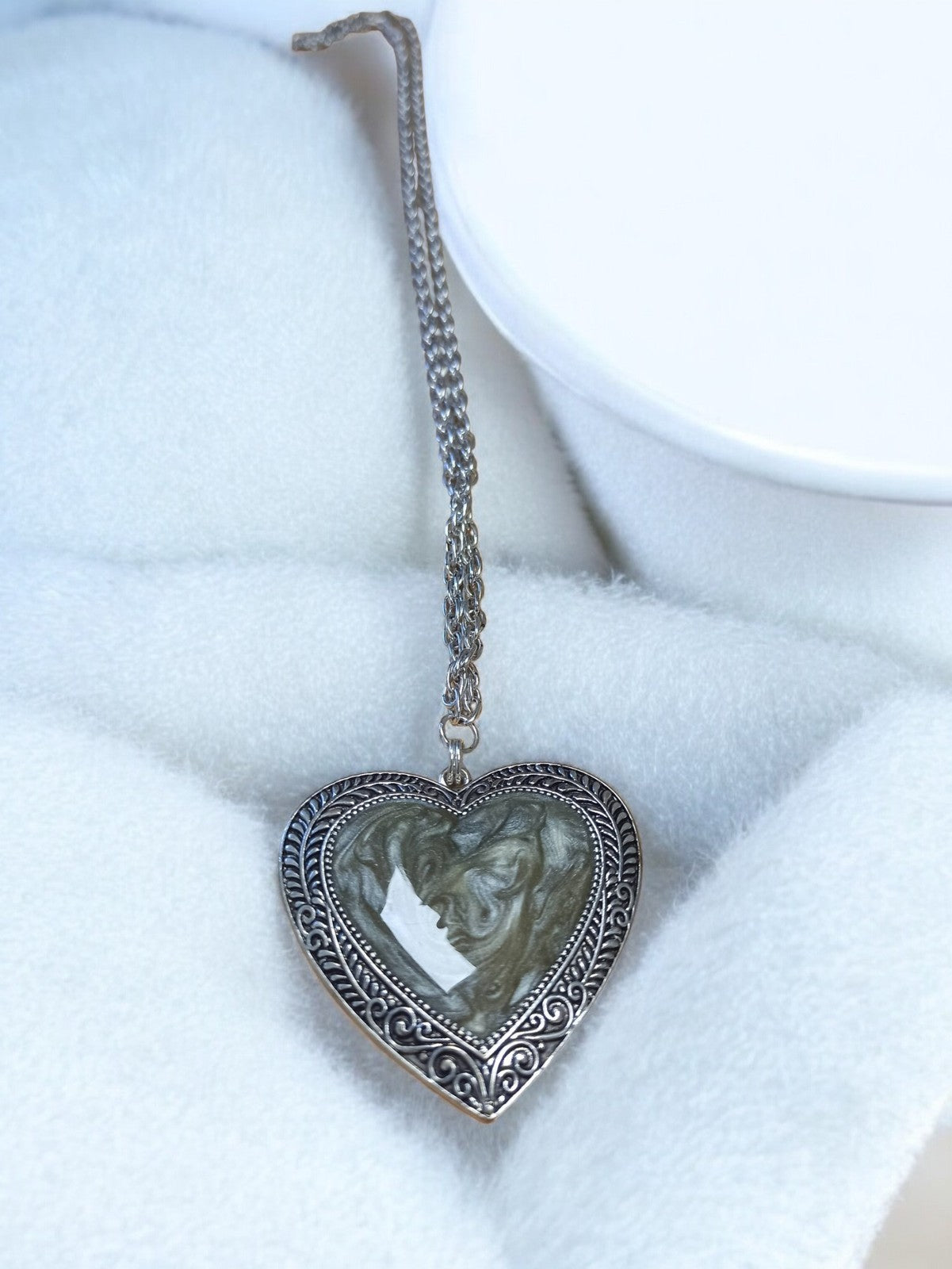 Collier pendentif c?ur rétro vintage, motif camée femme, chaîne argentée