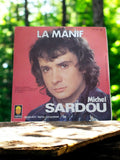 Disque vinyle 45 tours Michel Sardou La Manif Trema pochette rouge