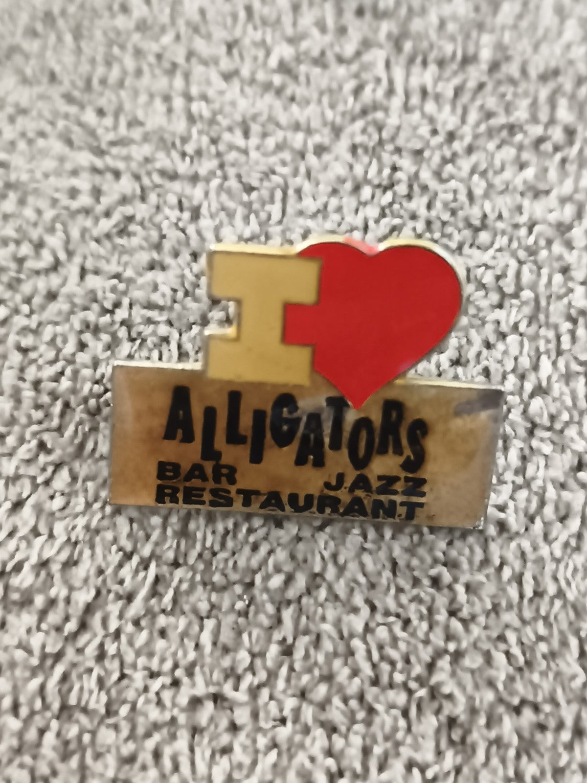 Pin's vintage I Love Alligators bar jazz restaurant badge ancien (Ref 4)