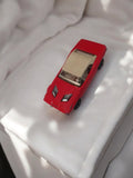 Véhicule miniature ancien rouge, voiture jouet vintage rétro, occasion