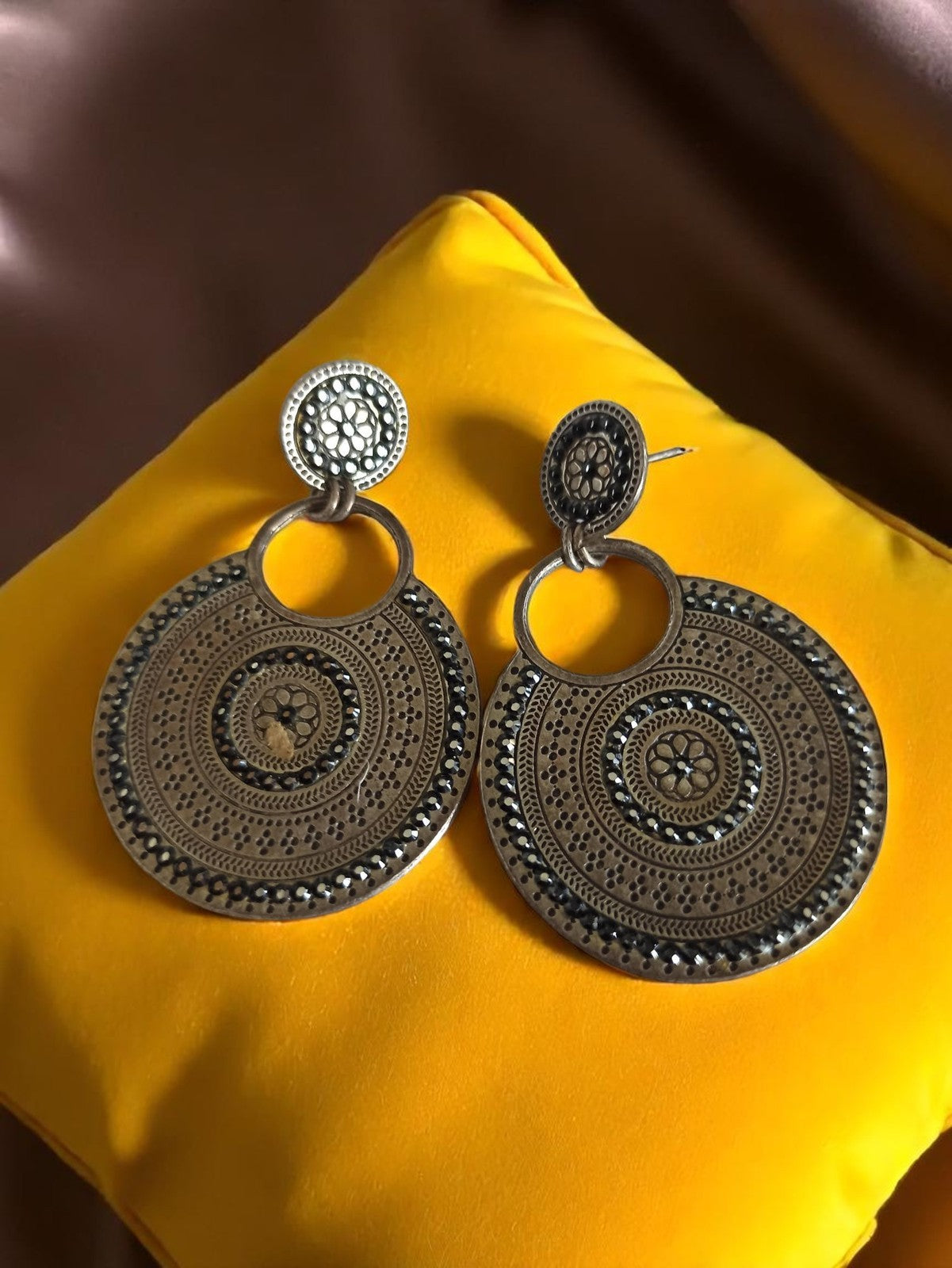 Boucles d’oreilles rondes vintage rétro, finition métal ciselé, style bohème