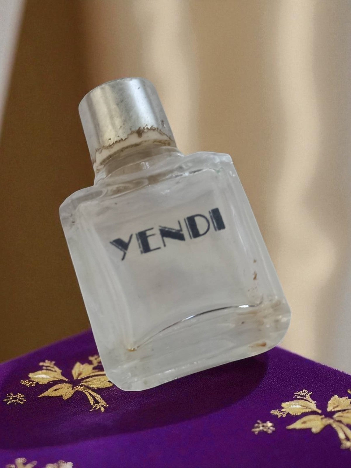Miniature parfum Yendi vintage flacon ancien carré bouchon métal