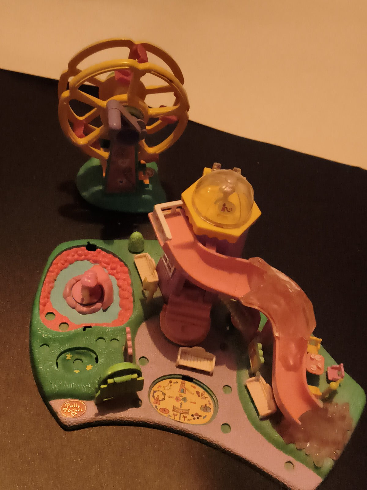 Polly Pocket parc d'attractions manège grande roue toboggan Mattel playset