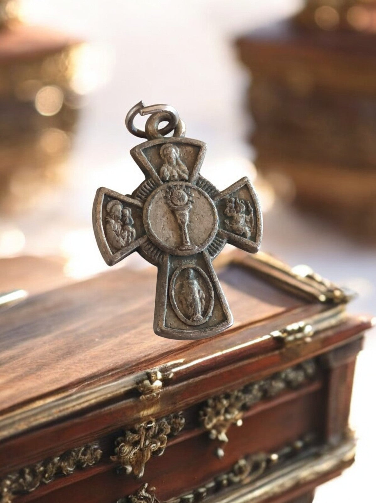 Pendentif croix religieuse catholique vintage, Communion, médaillon ancien