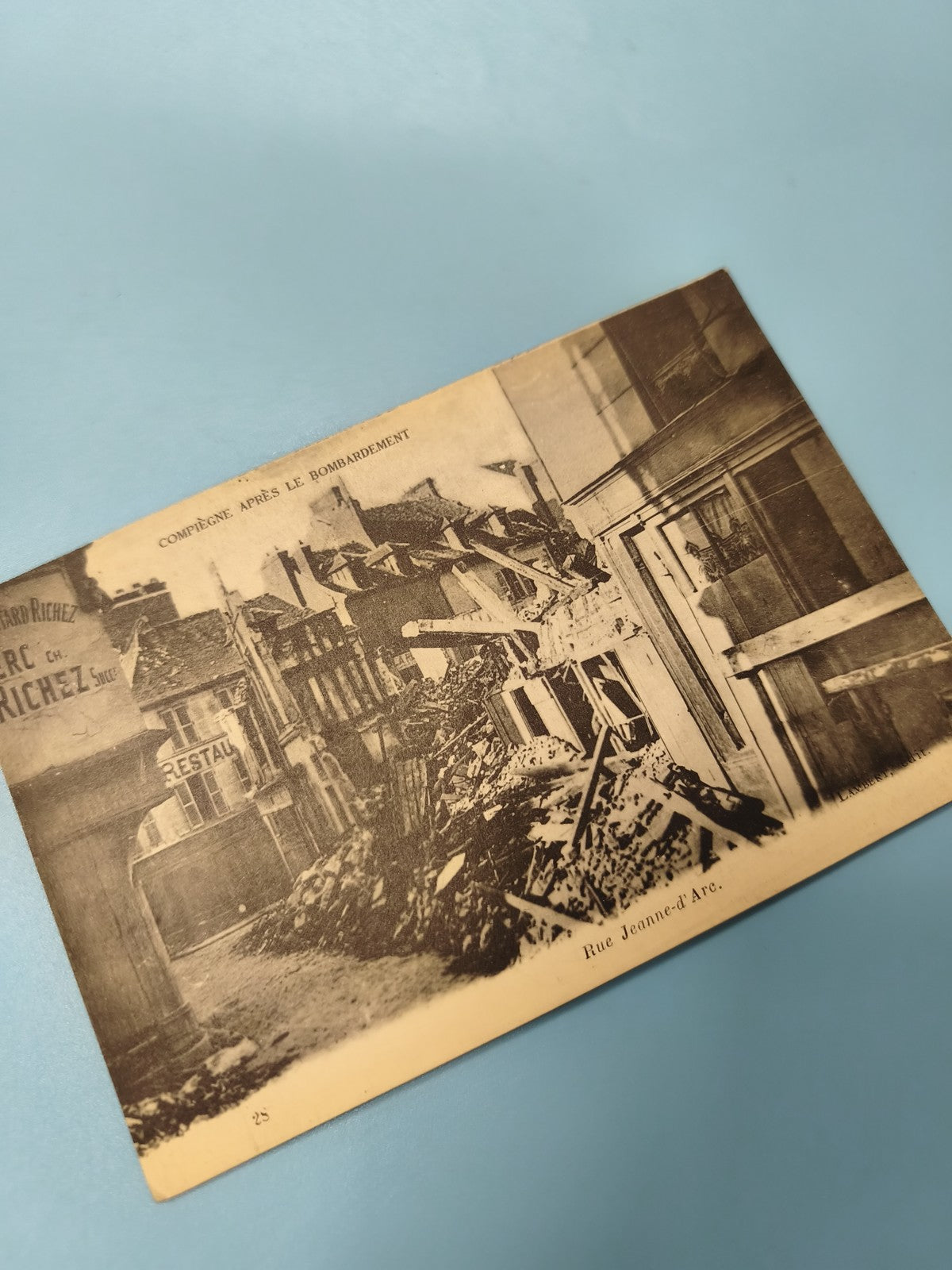 Ancienne carte postale animée Compiègne bombardement Rue Jeanne d?Arc vintage