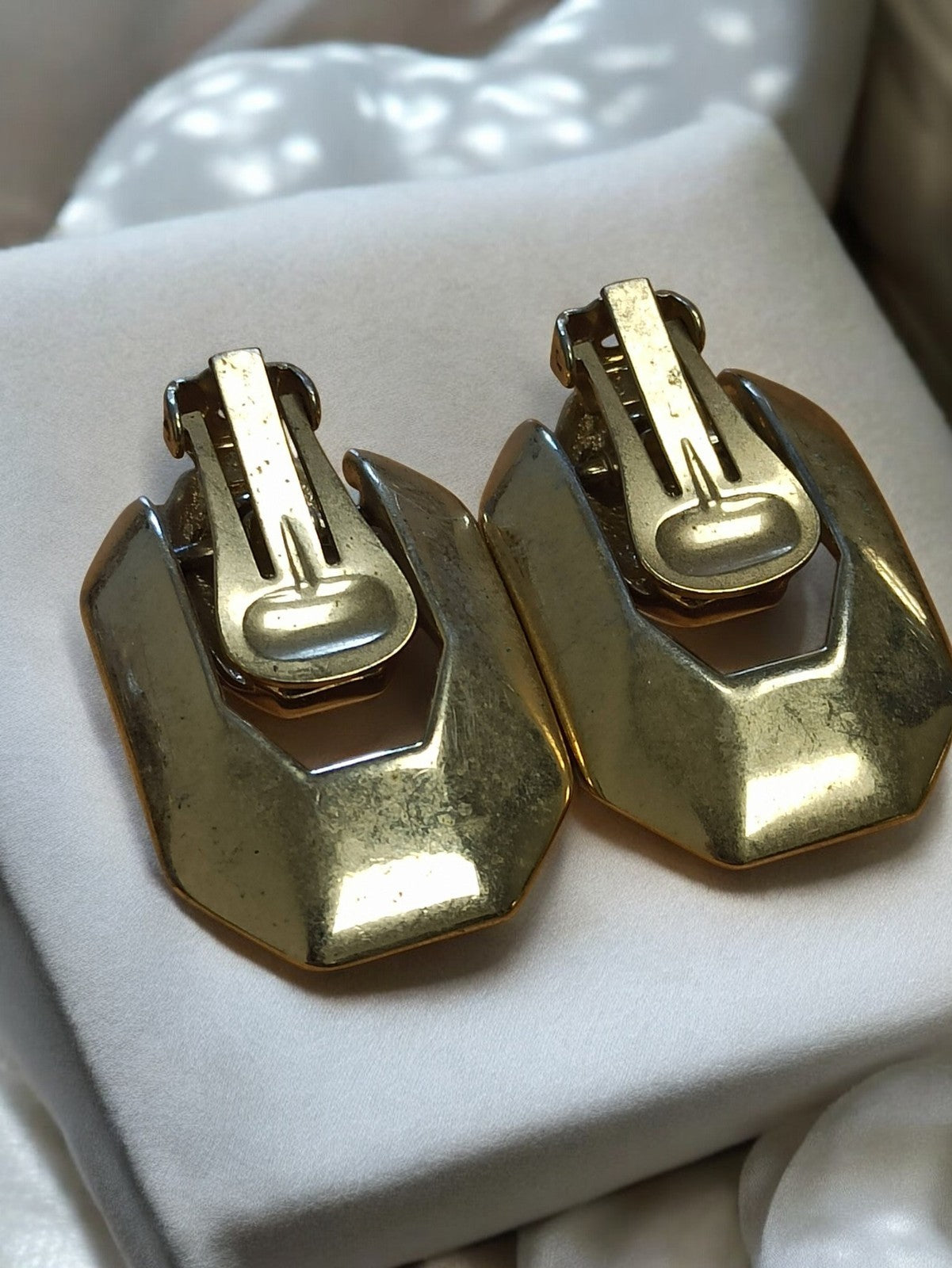 Paire boucles d’oreilles vintage clip rétro doré géométrique fantaisie ancienne