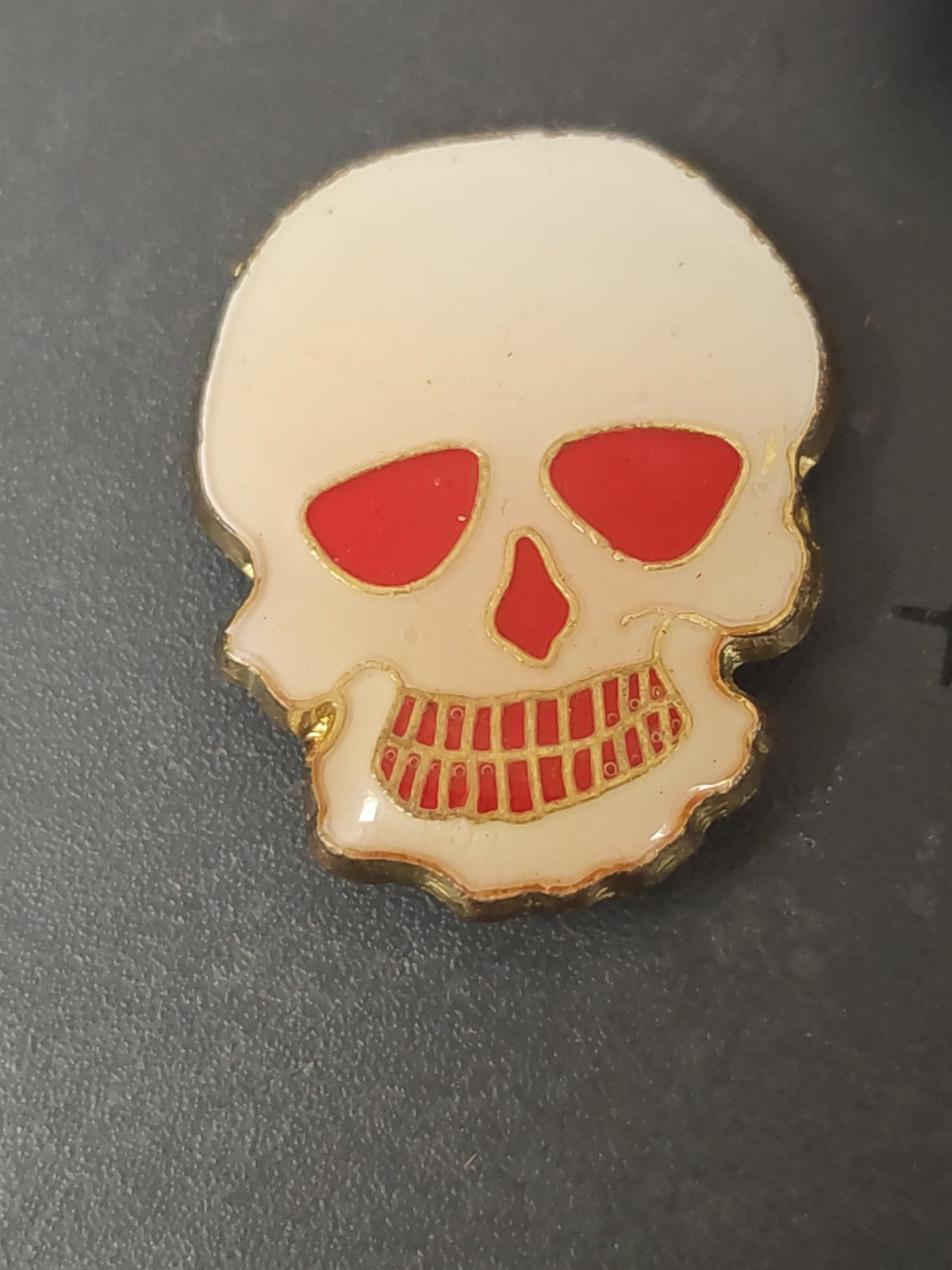 Pin's ancien tête de mort vintage rétro collection badge skull old school rare