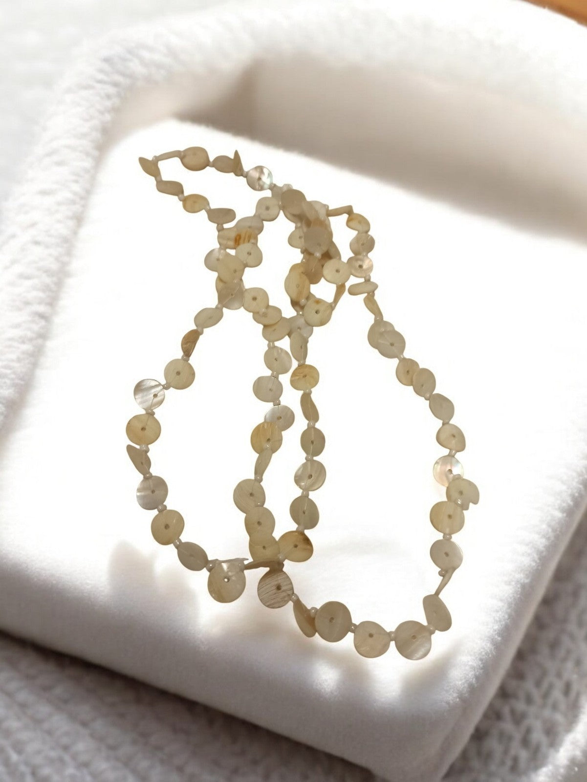 Collier fantaisie vintage perles rondes aspect nacré, bijou ancien rétro