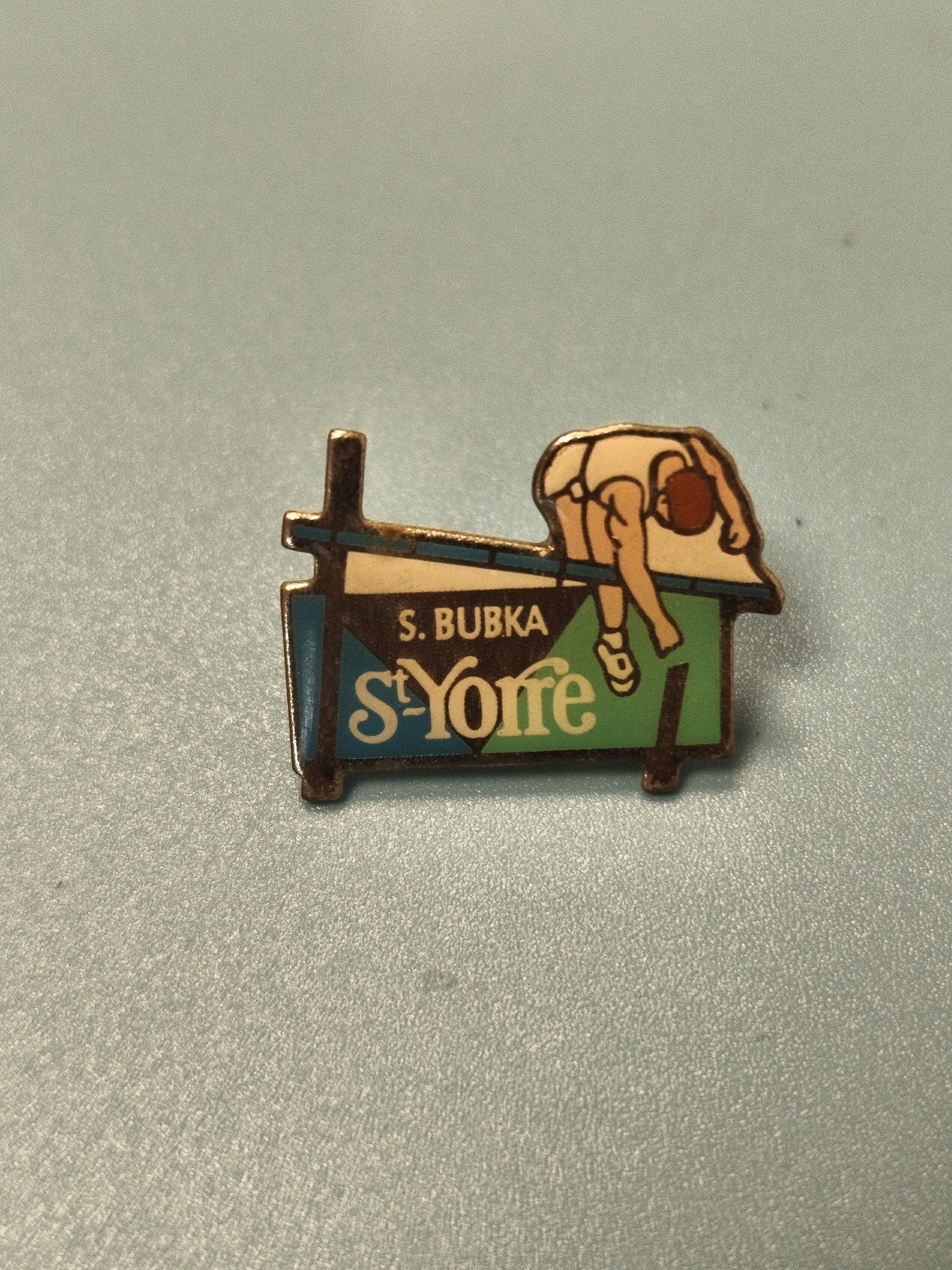 Pin's vintage St Yorre S. Bubka saut à la perche collection sport (Ref 9)