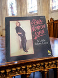 Vinyle 45 tours Olivia Newton-John vintage, pochette "A Little More Love", année