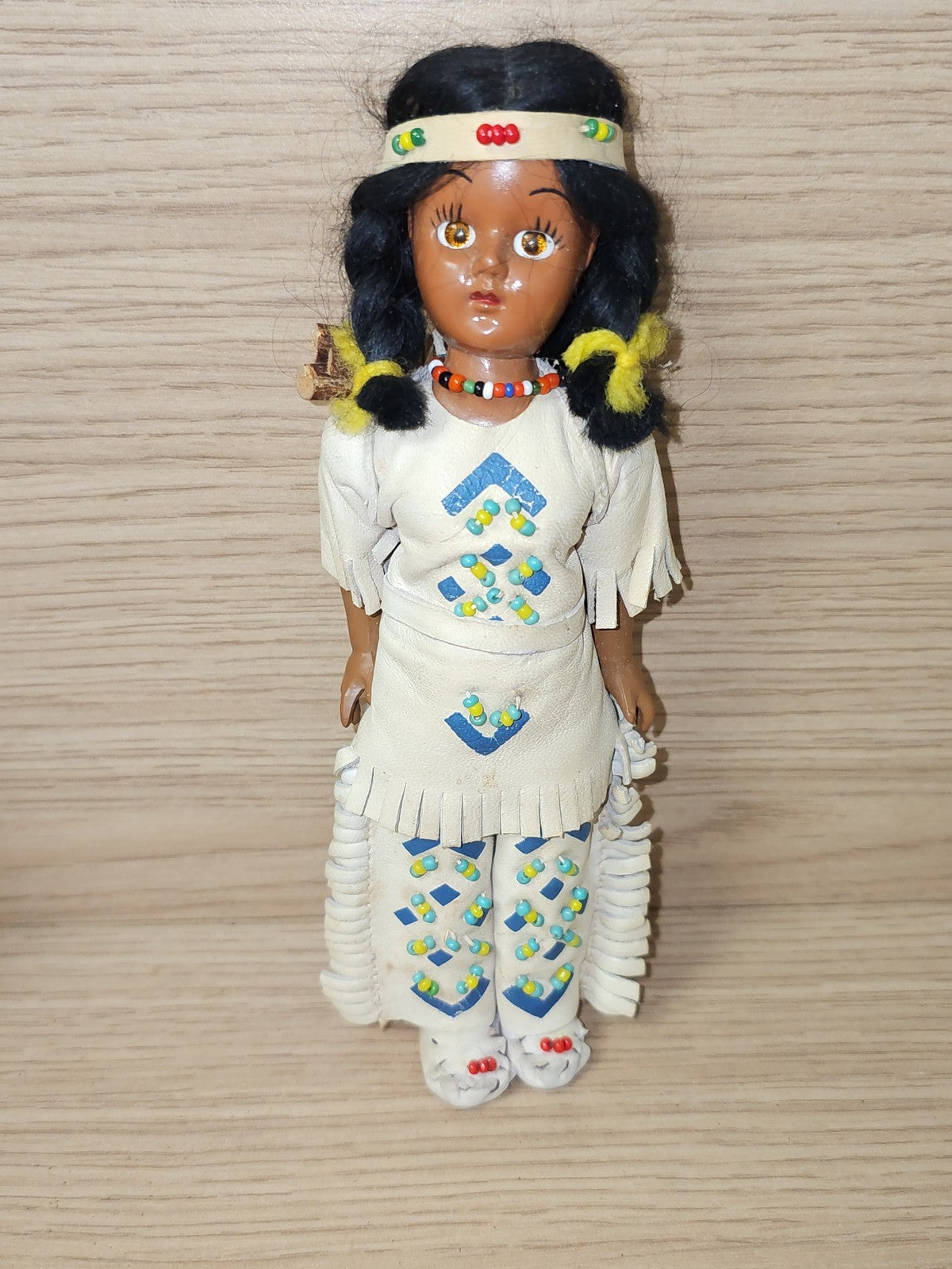 Poupée ancienne amérindienne fille en plastique, souvenir rétro vintage à collec