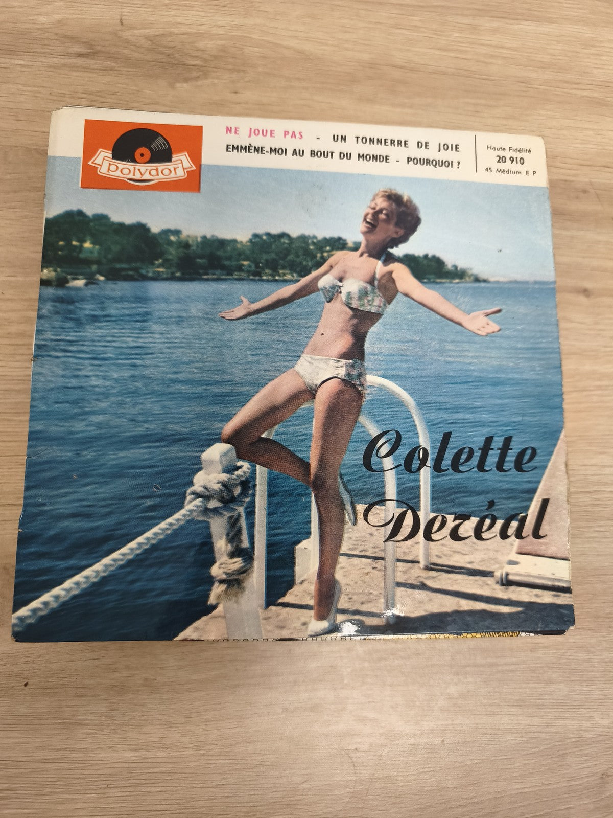 Vinyle 45 tours Colette Deréal Polydor ? Ne joue pas, Emmène-moi au bout du mond