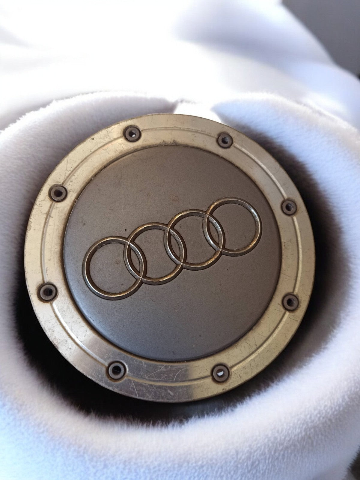 Enjoliveur Audi ancien cabochon vintage, logo cercles métal, pièce auto rare