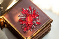 Broche vintage créateur japonais, strass rouges, style rétro élégant