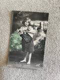 CPA Amitiés fillette chats panier fleurs Truette 1319 carte postale ancienne