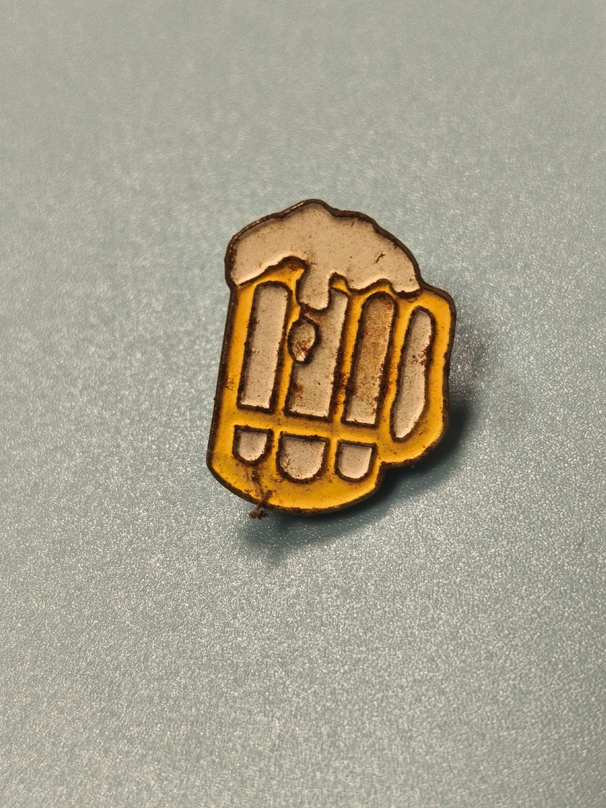 Vintage pin's bière chope mousse collection rétro ancien badge (ref 11)
